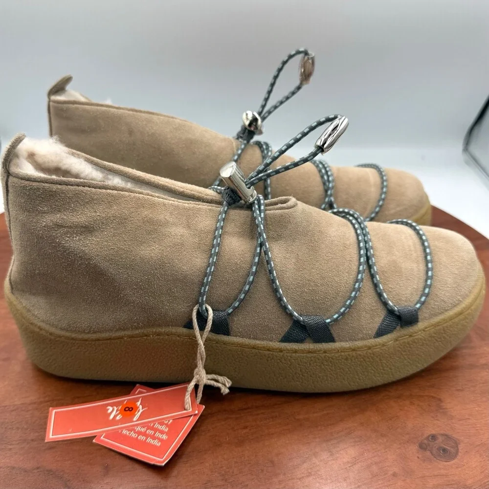 Free People Snowdrop Mico Mukluk Shearling Platform Boots‎ Tan Suede Womens 8